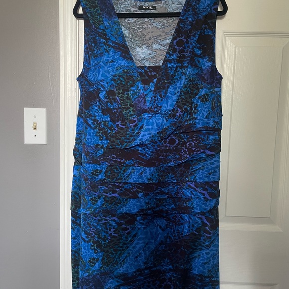 Dress - Picture 4 of 7